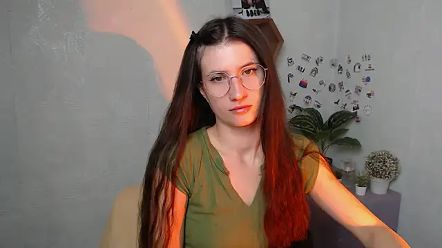 Snapshot of MaryEm976 chatting on October 6, 6:00 am MaryEm976 online show from October 6, 6:00 am