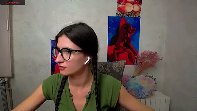 Snapshot of MaryEm976 chatting on October 22, 7:52 am MaryEm976 online show from October 22, 7:52 am