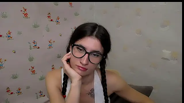 Snapshot of MaryEm976 chatting on October 24, 9:06 am MaryEm976 online show from October 24, 9:06 am