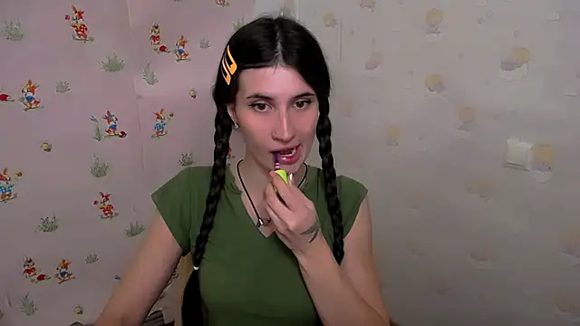 Snapshot of MaryEm976 chatting on November 29, 8:50 am MaryEm976 online show from November 29, 8:50 am