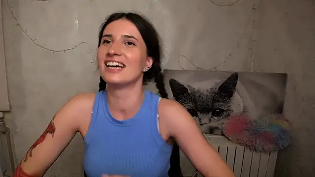 Snapshot of MaryEm976 chatting on May 15, 8:43 am MaryEm976 online show from May 15, 8:43 am