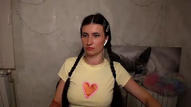 Snapshot of MaryEm976 chatting on May 23, 9:02 am MaryEm976 online show from May 23, 9:02 am