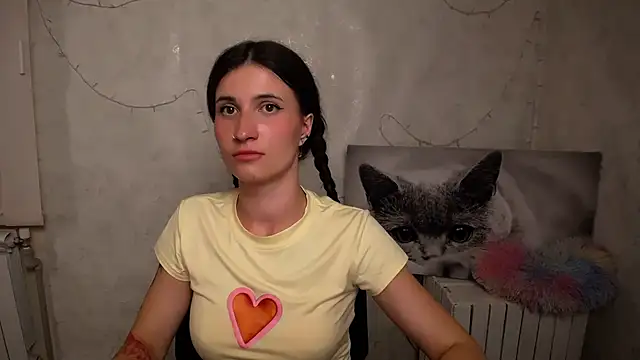 Snapshot of MaryEm976 chatting on May 25, 9:15 am MaryEm976 online show from May 25, 9:15 am