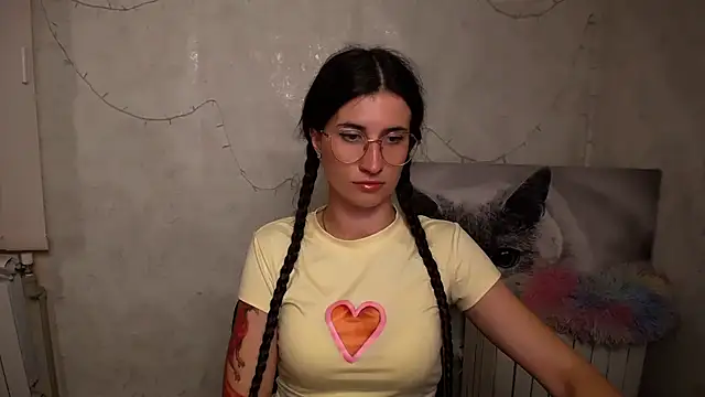 Snapshot of MaryEm976 chatting on May 26, 7:37 am MaryEm976 online show from May 26, 7:37 am