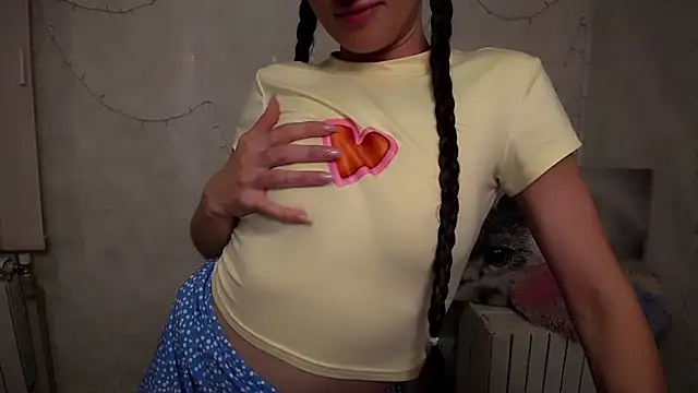 Snapshot of MaryEm976 chatting on May 30, 7:05 am MaryEm976 online show from May 30, 7:05 am