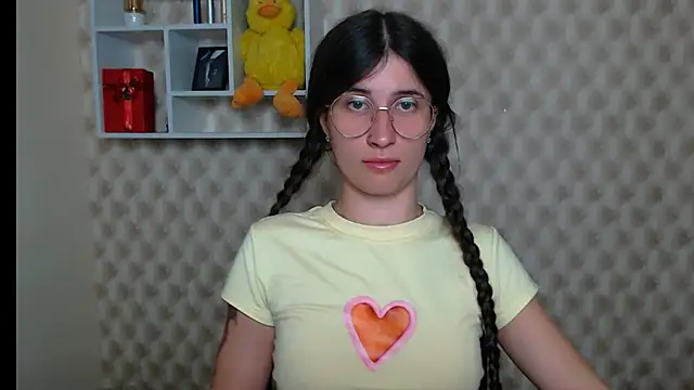 Snapshot of MaryEm976 chatting on June 2, 6:26 am MaryEm976 online show from June 2, 6:26 am