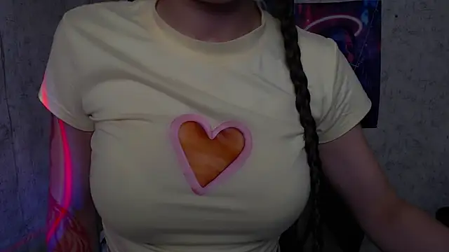 Snapshot of MaryEm976 chatting on June 5, 4:52 am MaryEm976 online show from June 5, 4:52 am