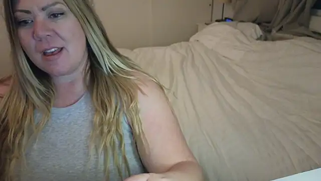 Snapshot of JESS_LOVES chatting on January 14, 4:15 am JESS LOVES online show from January 14, 4:15 am