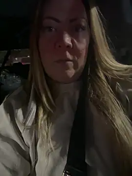 Snapshot of JESS_LOVES chatting on February 6, 2:33 am JESS LOVES online show from February 6, 2:33 am