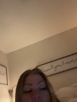 Snapshot of JESS_LOVES chatting on February 8, 5:33 am JESS LOVES online show from February 8, 5:33 am