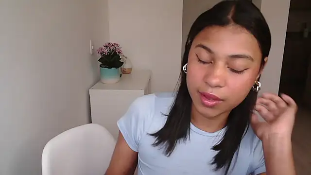 Snapshot of dark_enchantress_ chatting on December 8, 10:25 pm dark enchantress online show from December 8, 10:25 pm