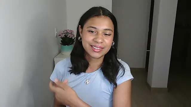 Snapshot of dark_enchantress_ chatting on December 14, 2:45 am dark enchantress online show from December 14, 2:45 am