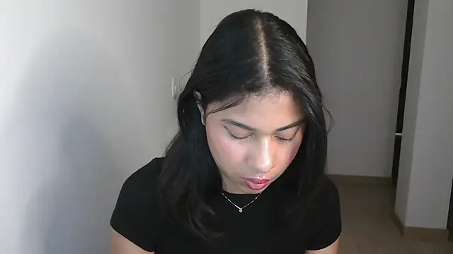 Snapshot of dark_enchantress_ chatting on December 16, 12:15 am dark enchantress online show from December 16, 12:15 am