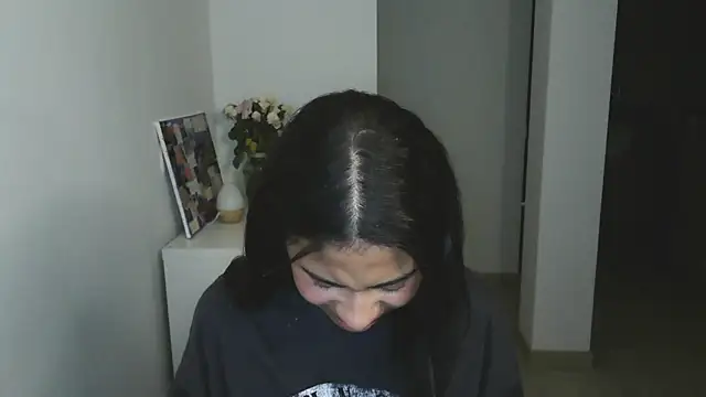 Snapshot of dark_enchantress_ chatting on January 12, 1:21 am dark enchantress online show from January 12, 1:21 am