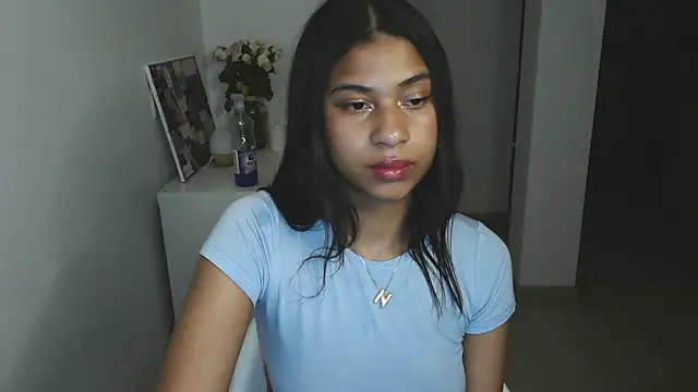 Snapshot of dark_enchantress_ chatting on January 12, 4:31 am dark enchantress online show from January 12, 4:31 am