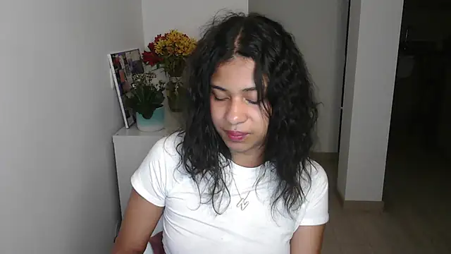 Snapshot of dark_enchantress_ chatting on January 15, 1:23 am dark enchantress online show from January 15, 1:23 am