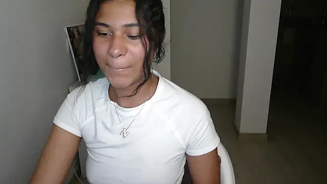 Snapshot of dark_enchantress_ chatting on January 15, 4:25 am dark enchantress online show from January 15, 4:25 am