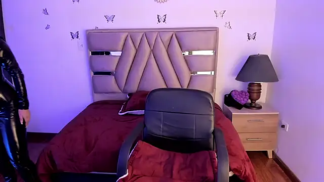 cristie ortiz online show from February 4, 1:13 am