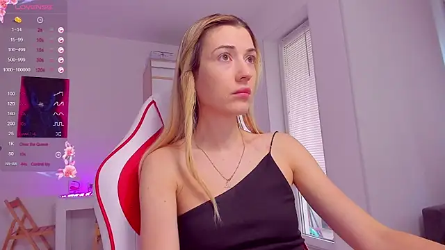 HotCarolineXO online show from September 23, 10:18 am