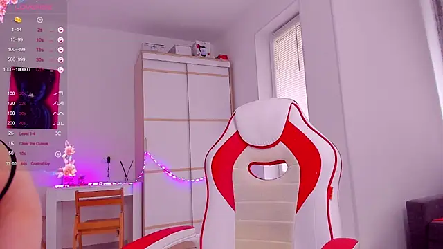 HotCarolineXO online show from October 4, 11:52 am