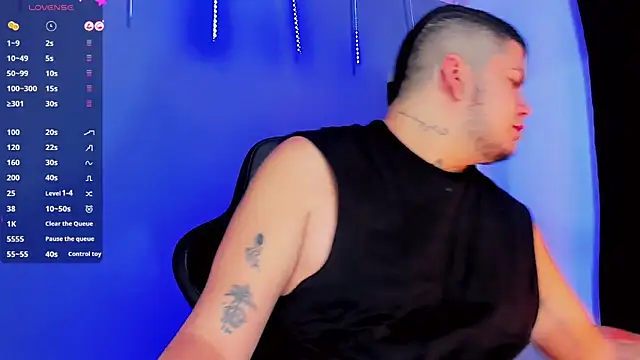 Snapshot of Thomas_chubbyxhot chatting on December 29, 7:50 am Thomas chubbyxhot online show from December 29, 7:50 am