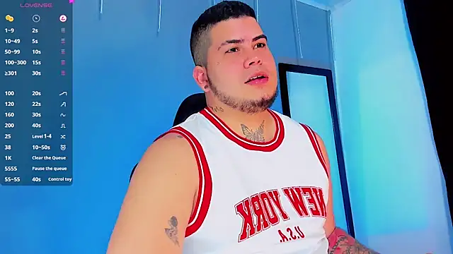 Snapshot of Thomas_chubbyxhot chatting on January 7, 7:42 am Thomas chubbyxhot online show from January 7, 7:42 am