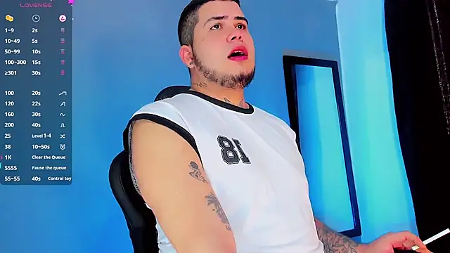 Snapshot of Thomas_chubbyxhot chatting on January 11, 9:15 pm Thomas chubbyxhot online show from January 11, 9:15 pm