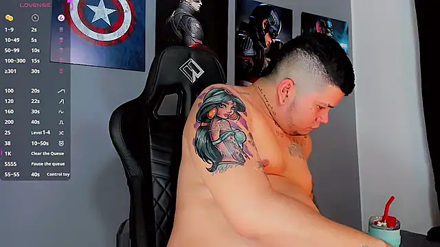 Snapshot of Thomas_chubbyxhot chatting on January 18, 10:28 am Thomas chubbyxhot online show from January 18, 10:28 am