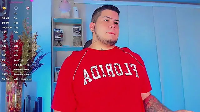 Snapshot of Thomas_chubbyxhot chatting on February 7, 5:20 am Thomas chubbyxhot online show from February 7, 5:20 am