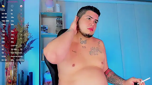 Snapshot of Thomas_chubbyxhot chatting on February 7, 8:22 am Thomas chubbyxhot online show from February 7, 8:22 am