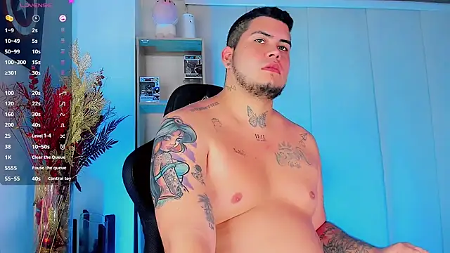 Snapshot of Thomas_chubbyxhot chatting on February 7, 11:23 am Thomas chubbyxhot online show from February 7, 11:23 am