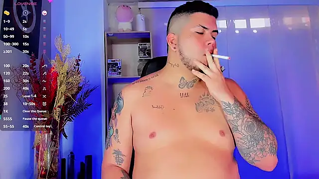 Snapshot of Thomas_chubbyxhot chatting on February 9, 7:19 pm Thomas chubbyxhot online show from February 9, 7:19 pm