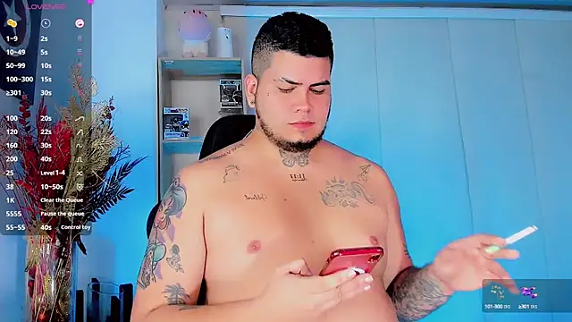 Snapshot of Thomas_chubbyxhot chatting on February 14, 1:34 am Thomas chubbyxhot online show from February 14, 1:34 am