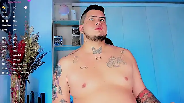 Snapshot of Thomas_chubbyxhot chatting on February 14, 4:37 am Thomas chubbyxhot online show from February 14, 4:37 am