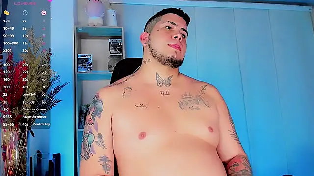 Snapshot of Thomas_chubbyxhot chatting on February 14, 7:38 am Thomas chubbyxhot online show from February 14, 7:38 am