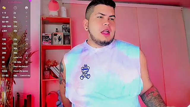 Snapshot of Thomas_chubbyxhot chatting on February 15, 6:12 am Thomas chubbyxhot online show from February 15, 6:12 am