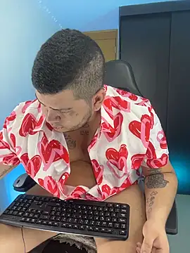 Snapshot of Thomas_chubbyxhot chatting on November 10, 11:04 pm Thomas chubbyxhot online show from November 10, 11:04 pm