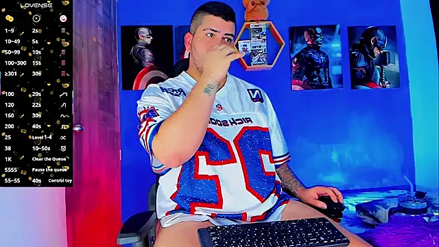 Snapshot of Thomas_chubbyxhot chatting on November 27, 3:30 am Thomas chubbyxhot online show from November 27, 3:30 am