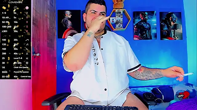 Snapshot of Thomas_chubbyxhot chatting on November 29, 4:04 am Thomas chubbyxhot online show from November 29, 4:04 am