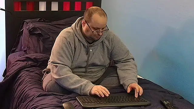 Snapshot of lefty15242 chatting on February 11, 4:46 pm lefty15242 online show from February 11, 4:46 pm