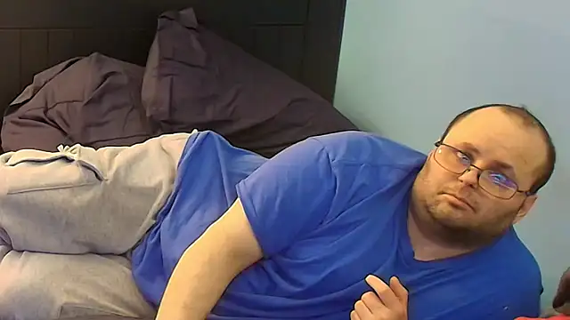 Snapshot of lefty15242 chatting on March 18, 2:58 am lefty15242 online show from March 18, 2:58 am