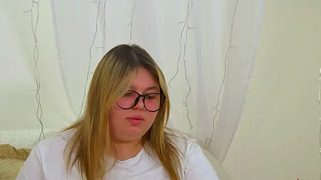 LillianKim online show from March 13, 6:36 pm