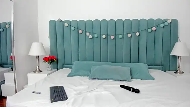 marianaaguii online show from February 19, 11:49 am