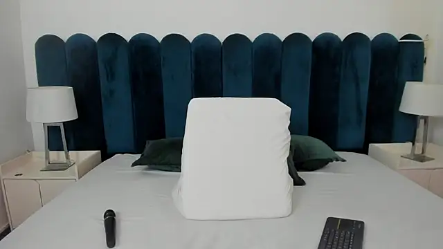 marianaaguii online show from November 14, 1:10 pm