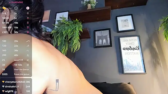 Snapshot of Mackenzie_Moore chatting on December 4, 12:30 am Mackenzie Moore online show from December 4, 12:30 am