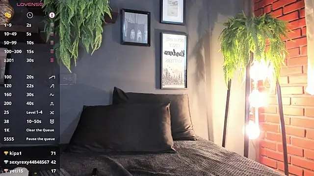 Snapshot of Mackenzie_Moore chatting on December 5, 1:36 am Mackenzie Moore online show from December 5, 1:36 am