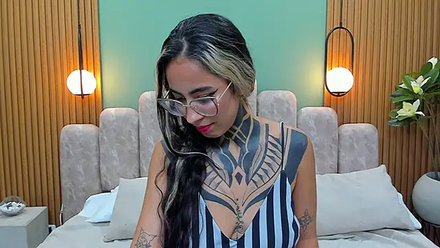 Snapshot of NicoleBlum chatting on February 21, 5:31 pm NicoleBlum online show from February 21, 5:31 pm