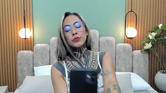 Snapshot of NicoleBlum chatting on March 7, 1:40 pm NicoleBlum online show from March 7, 1:40 pm