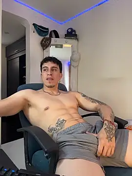 strongboy  online show from May 16, 9:35 pm