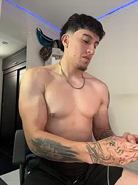 Snapshot of strongboy_ chatting on July 25, 4:59 pm strongboy online show from July 25, 4:59 pm